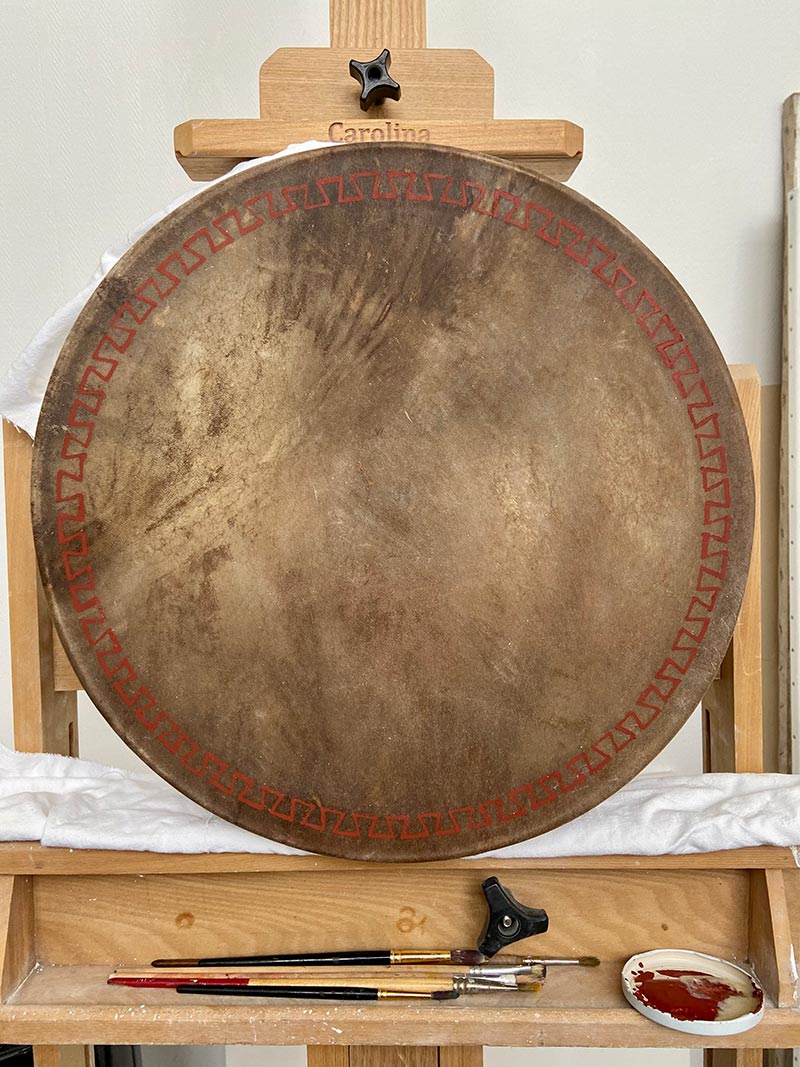 PEINTURE SUR PEAU DE TAMBOUR